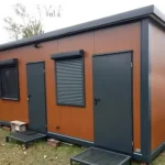 Conteneur social 17m2 + bureau + WC, chêne doré
