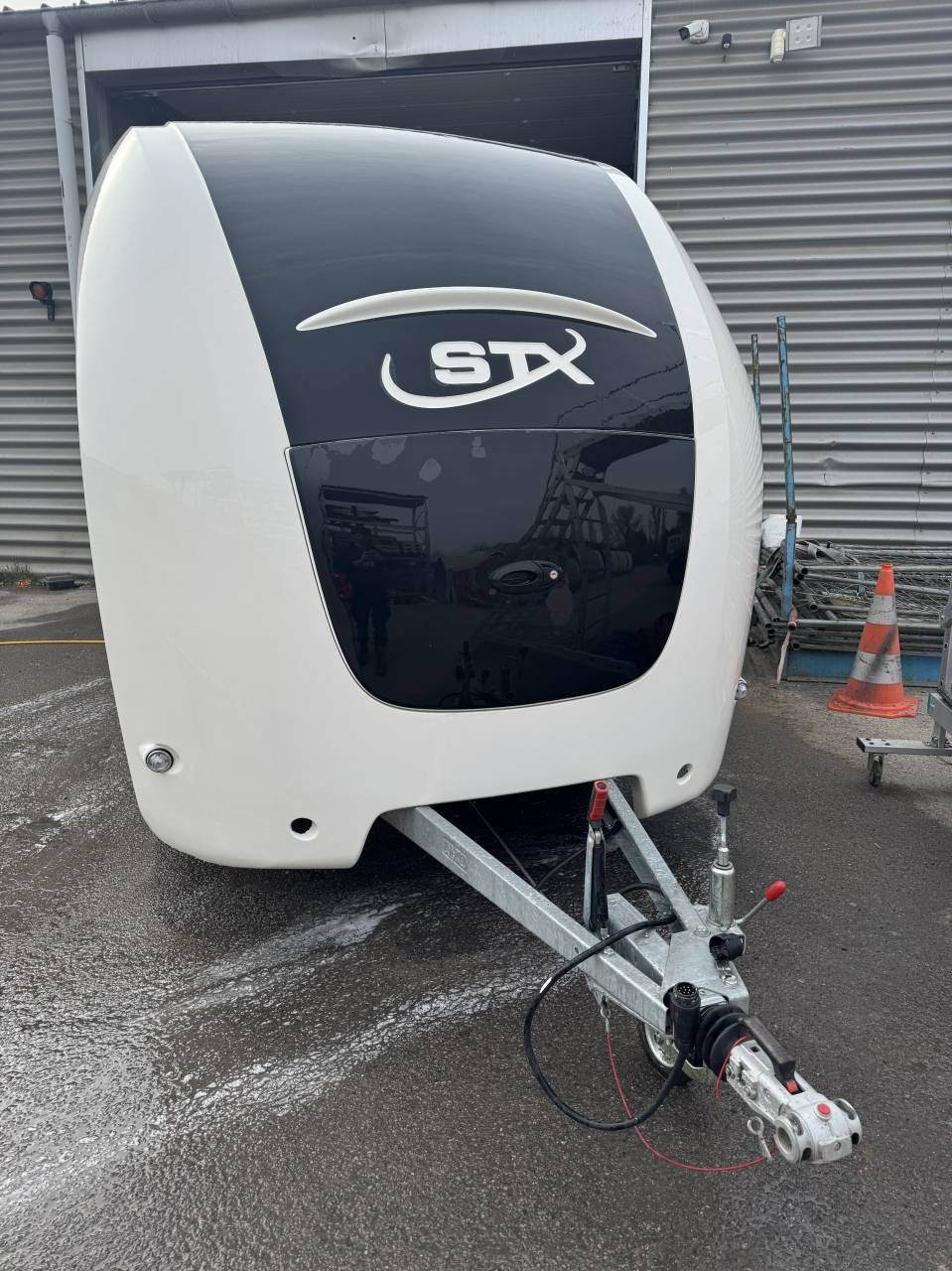 Groom2.jpg Remorque Groom Suite STX - PTAC 750 kg – Image 1