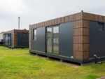 Conteneur abri de jardin 7×3 m avec toilettes et cuisine sur le côté gauche – Image 9