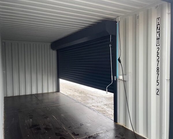 Conteneur Maritime 20 Pieds Peint en Anthracite avec Volet Roulant