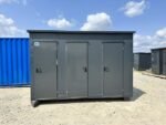 Conteneur Sanitaire 3 Cabines – WC, Urinoir et Douche (377x177x245 cm) – Image 2