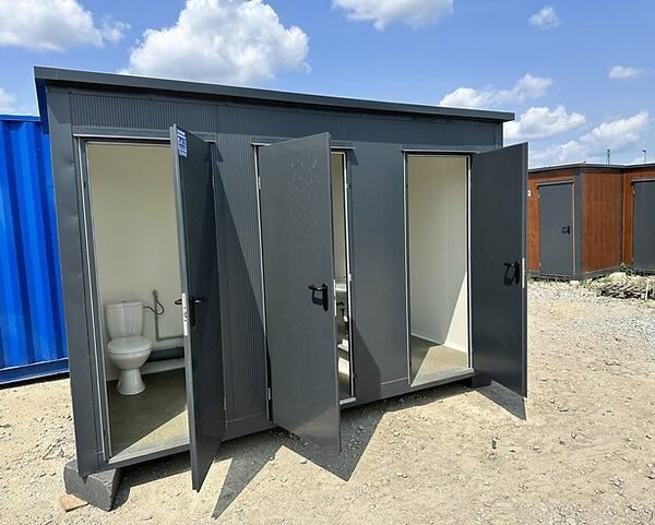 Conteneur Sanitaire 3 Cabines – WC, Urinoir et Douche (377x177x245 cm)
